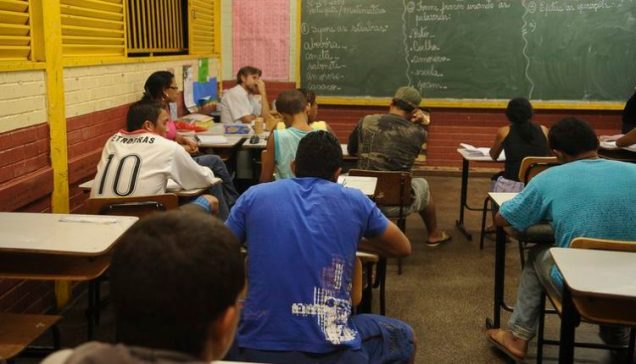 sala_de_aula_ensino_medio-750x430