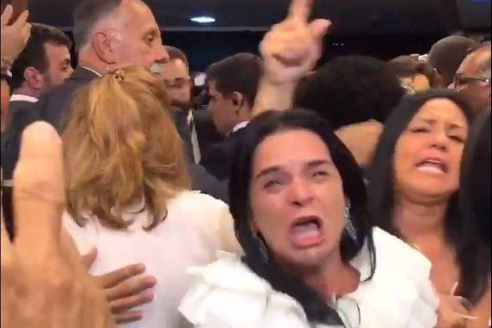 Protestos-praças-960x640