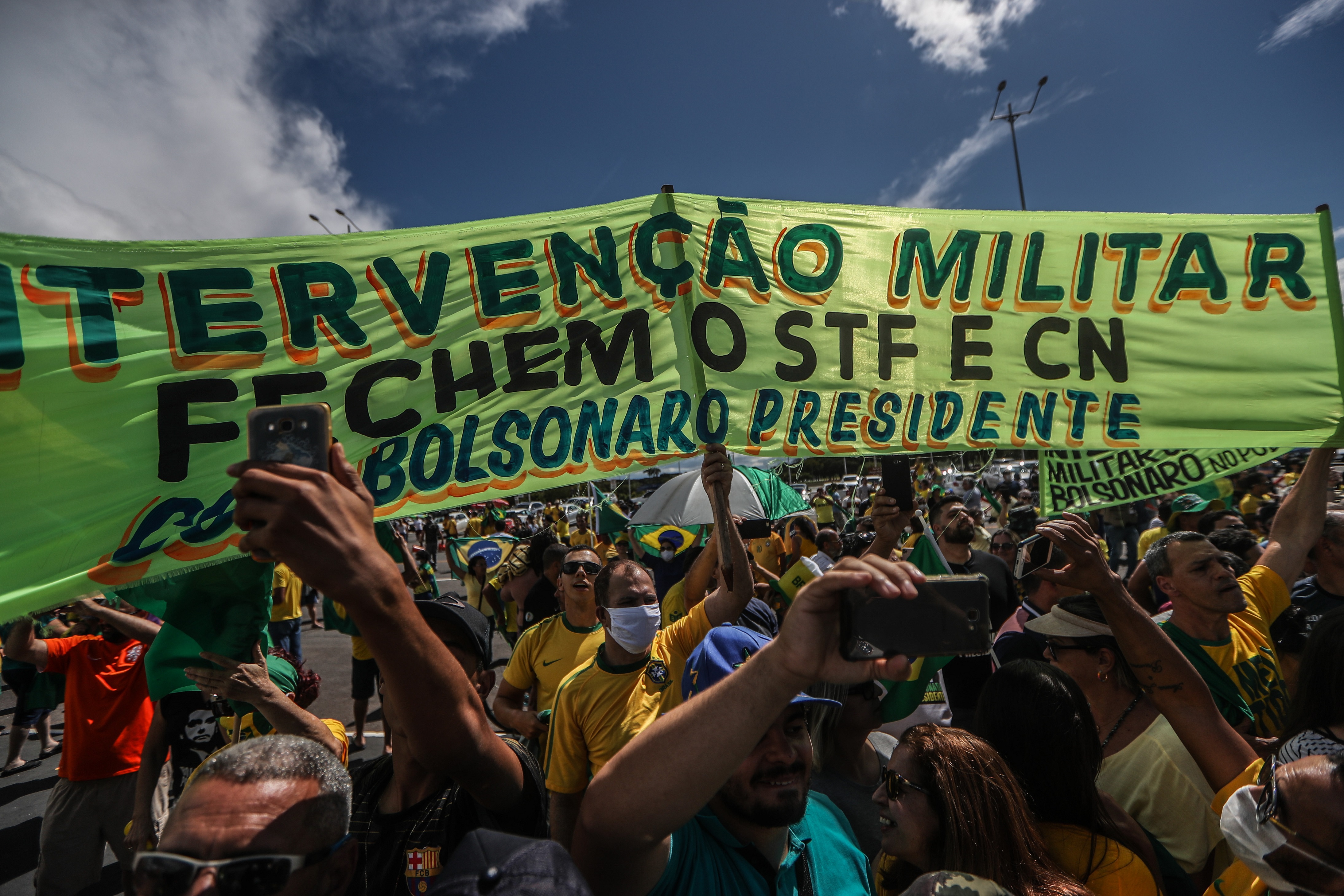 Para Bolsonaro, políticos estão "submissos à vontade do povo"